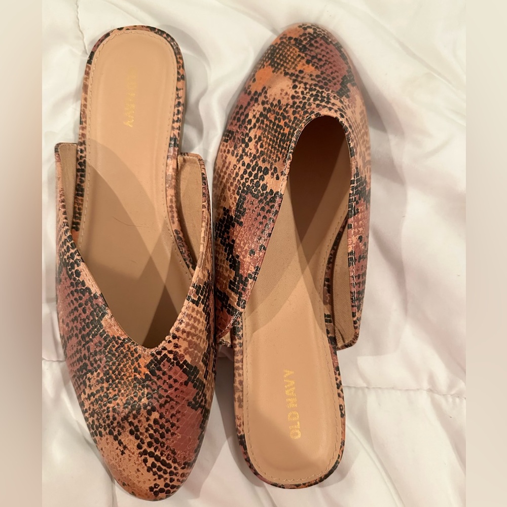 Old Navy snakeskin Mules